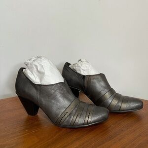 FIDJI Pointy Metalic Pump Booties 36